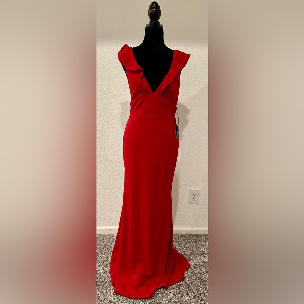 Lulu's Vibrant Red Strapless Gown